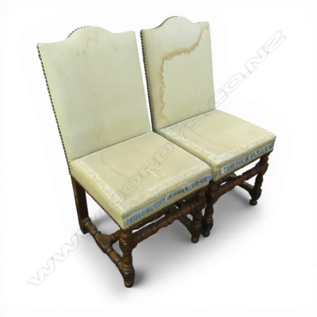 PR VINTAGE OAK JACOBEAN STYLE BEDROOM CHAIRS H1000MM STAINED Image 1++