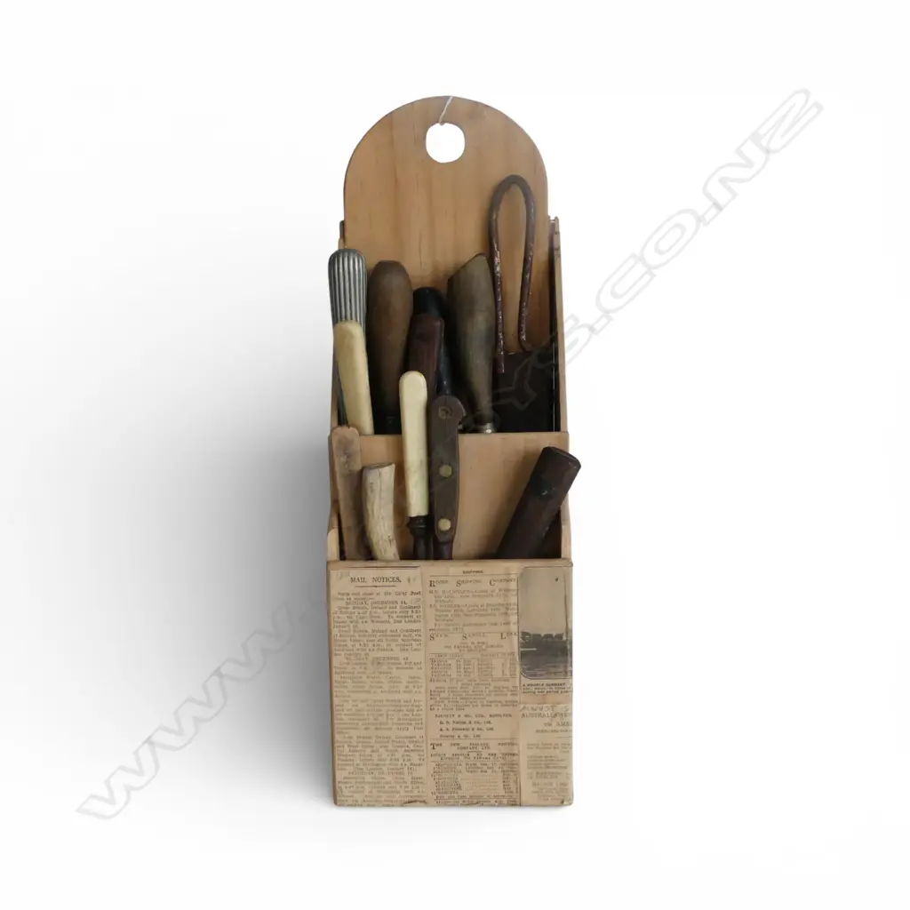 OLD WOODEN KNIFE BOX W ASST KNIVES antler + wooden handles etc Image 1++