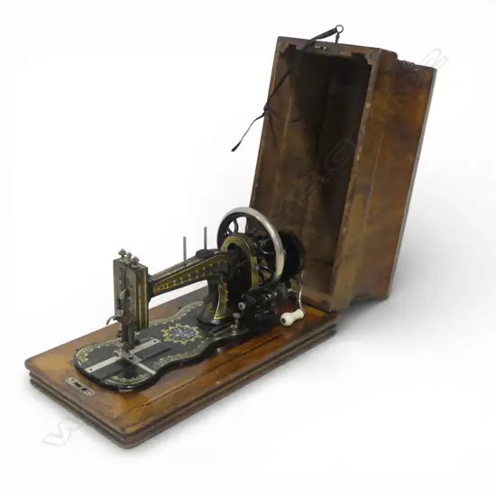 ANTIQUE SEWING MACHINE IN MAHOGANY CASE 490x260x300mm