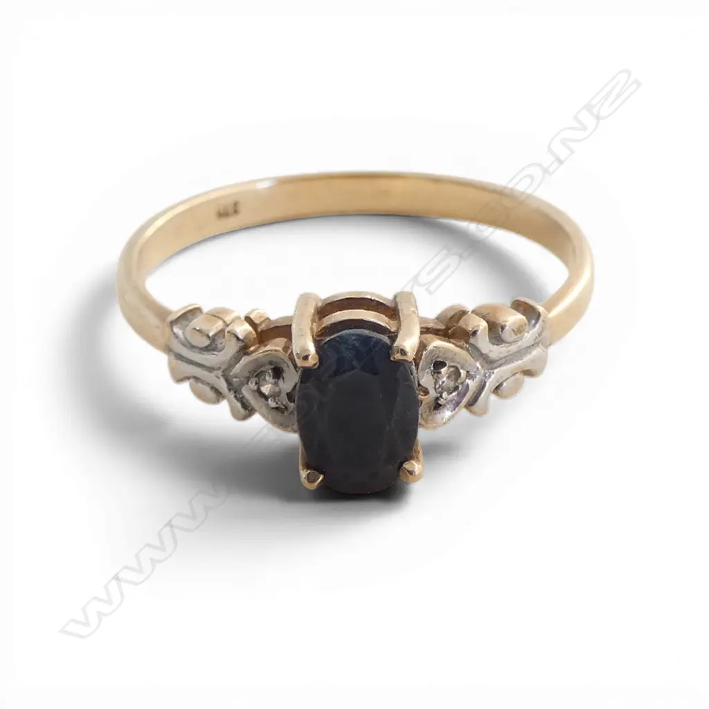 9ct DARK SAPPHIRE RING, 1.6gms SIZE M Image 1++