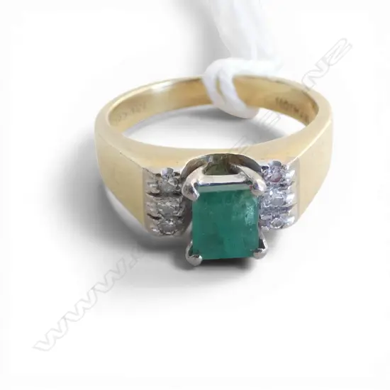 14ct GOLD EMERALD & DIAMOND RING 4.35gms SIZE L