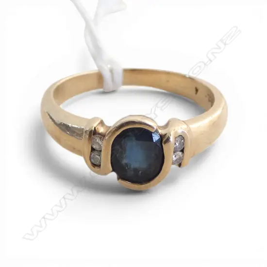 9ct GOLD SAPPHIRE & DIAMOND RING 2.7gms SIZE M