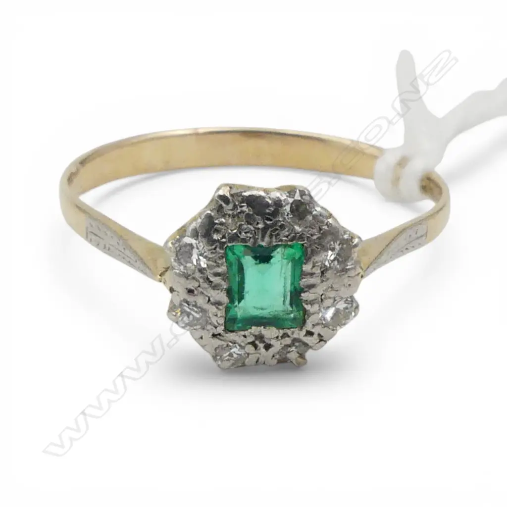 14ct ESTATE GOLD/PLATINUM EMERALD & DIAMOND CLUSTER RING, EMERALD 3.4x2.38mm 0.22ct approx, Q 1/2, 2.16gms Image 1++