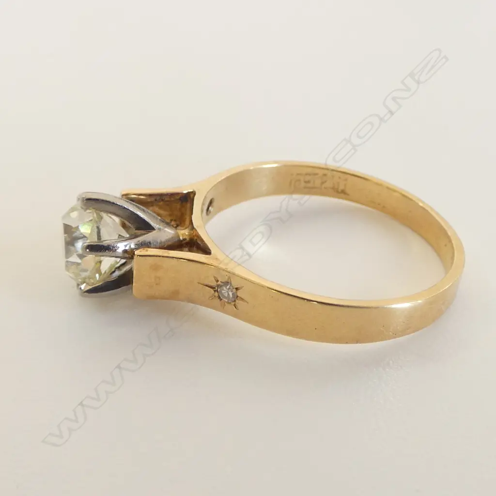 18CT YG 1ct OLD MINE CUT DIAMOND SOLITAIRE RING, 4.3gms SIZE R (STONE COLOUR LIGHT YELLOW) Image 1++