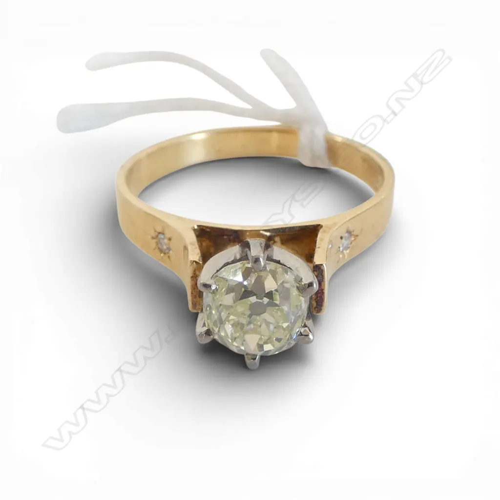 18CT YG 1ct OLD MINE CUT DIAMOND SOLITAIRE RING, 4.3gms SIZE R (STONE COLOUR LIGHT YELLOW) Image 1++