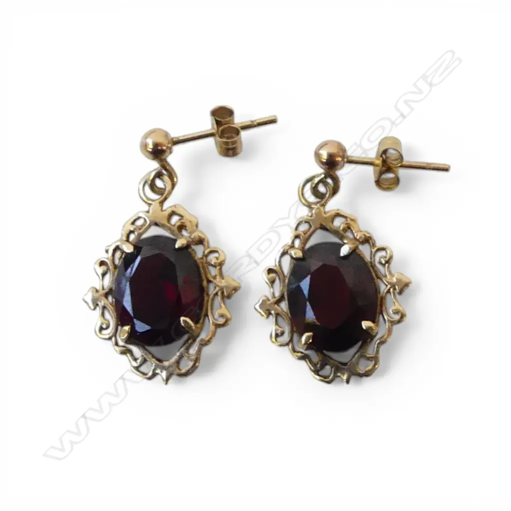 PR 9ct GOLD & GARNET EARRINGS 2.68gms Image 1++