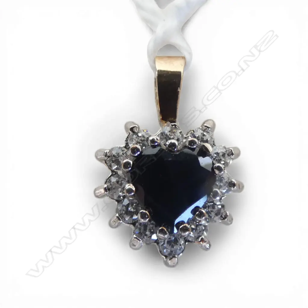 **RTV** 9ct SAPPHIRE & CZ PENDANT, 1.3gm Image 1++