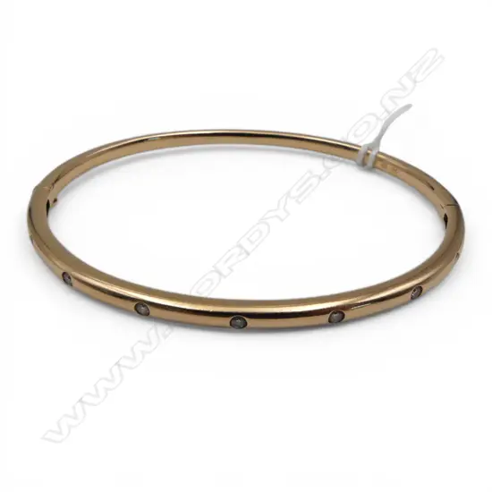 WALKER & HALL 18ct DIAMOND BANGLE, 12.4gms