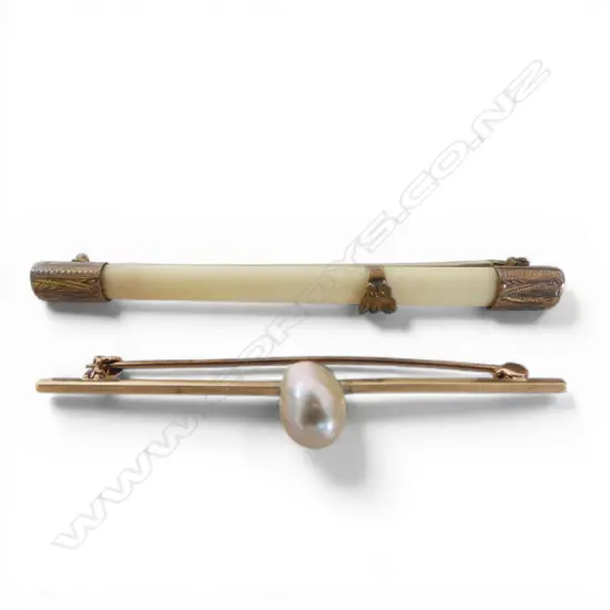 2 9CT BAR BROOCHES W.65mm 4.8gms