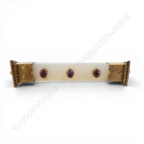 VICTORIAN 9ct GOLD, WHITE AGATE & AMETHYST BAR BROOCH W.55mm