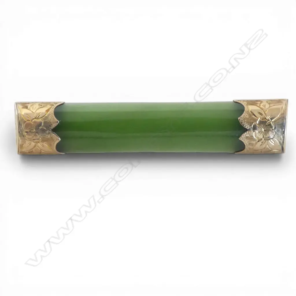GOLD & GREENSTONE BAR BROOCH W.55mm, 7.4gms Image 1++