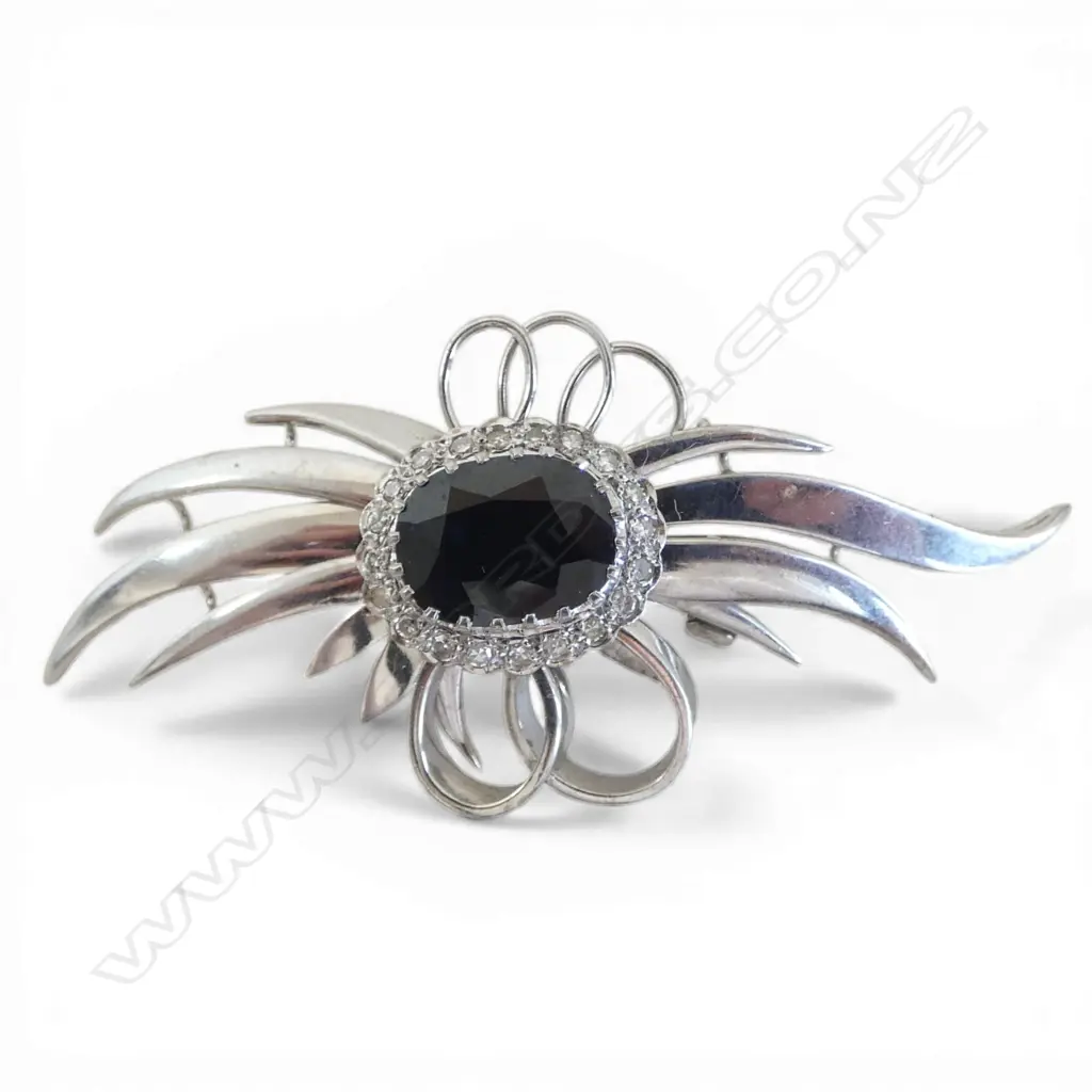 18CT WG DIAMOND & SAPPHIRE (4.2ct) CLUSTER BROOCH 30x65mm 13.6 gms Image 1++