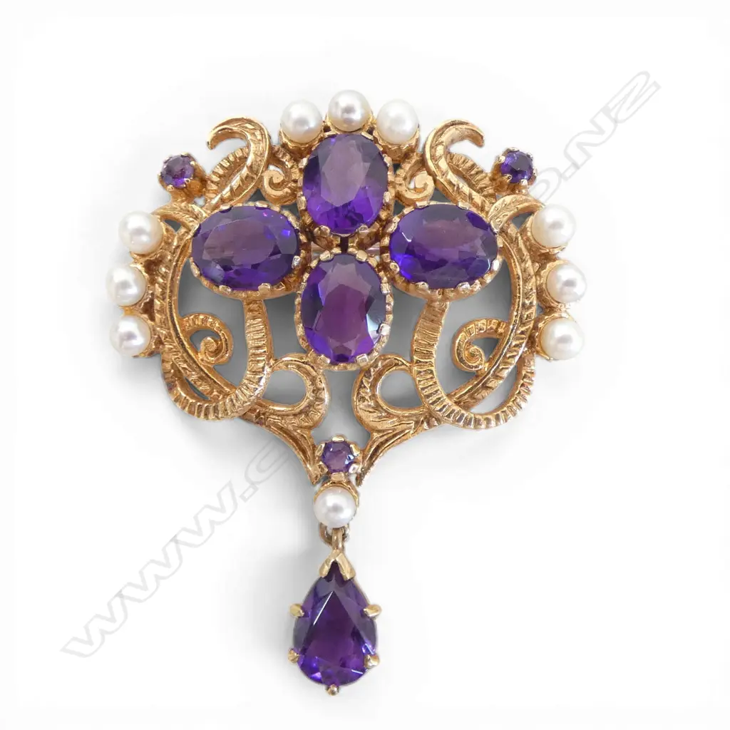 9ct GOLD AMETHYST & PEARL ANTIQUE STYLE BROOCH, 13.71gm Image 1++