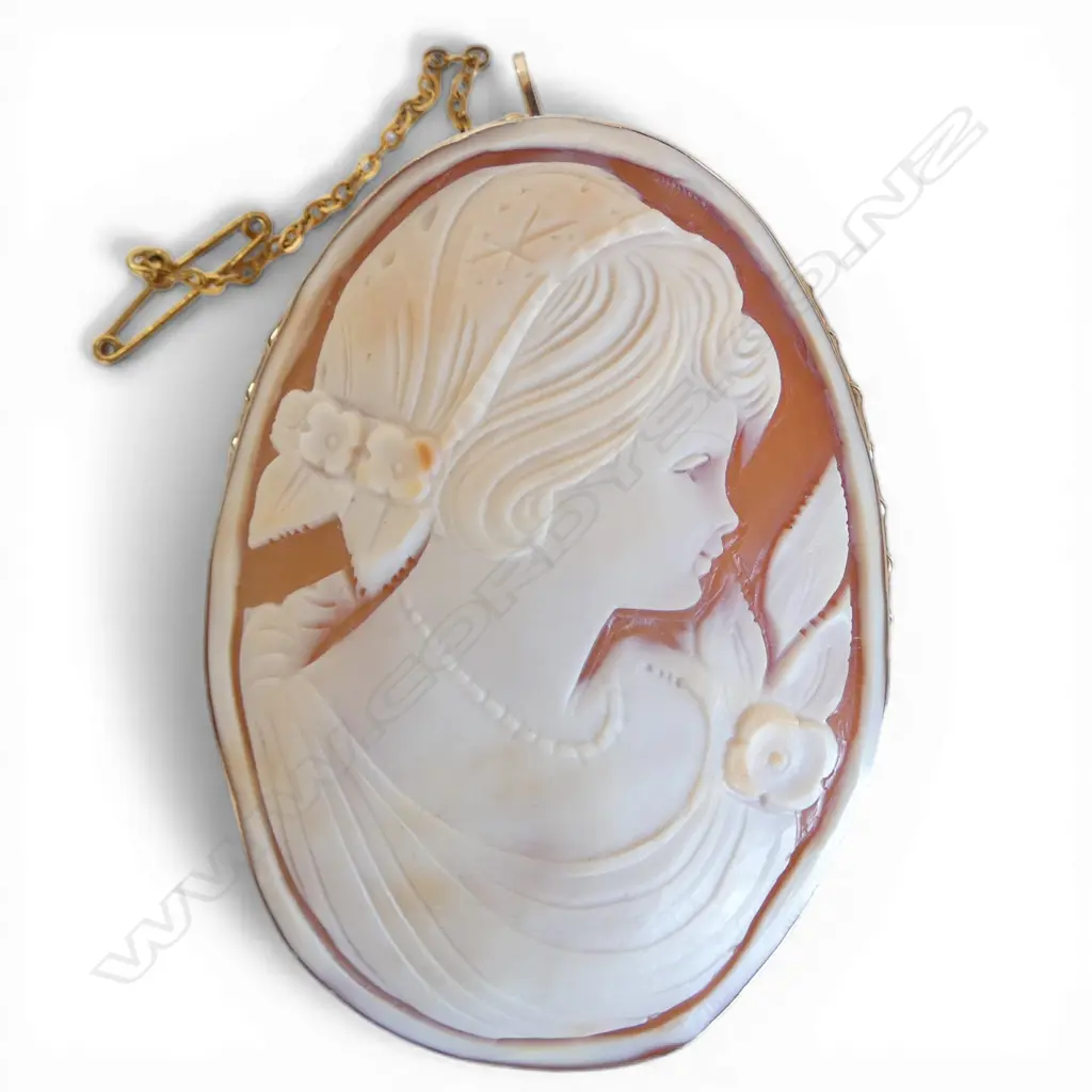 LGE 9ct GOLD FRAMED CAMEO BROOCH H.62mm 18.2gms Image 1++