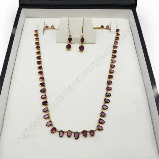 9CT GOLD AND GARNET NECKLACE AND EARRINGS SUITE (VALUATION)