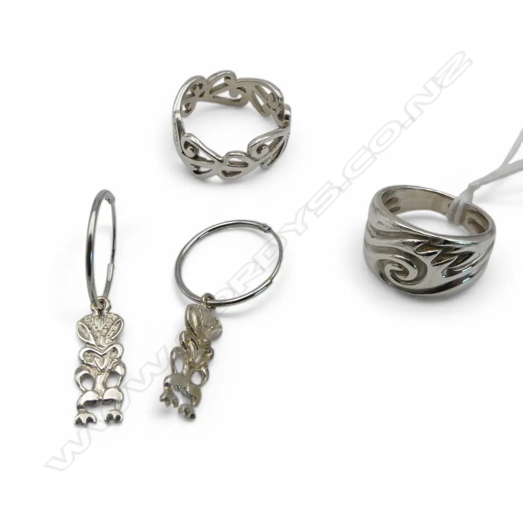 PR STG SILVER HOOP EARRINGS w. MAORI TIKI L.40mm + 2 STG SILVER RINGS (1 w. KORU DESIGN) 13gms Image 1++