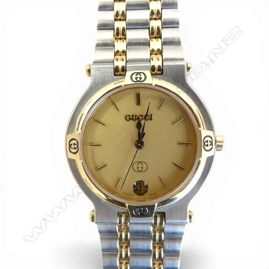 LADIES GUCCI WATCH, running NO EXTRA LINKS (very small size approx. 17cm)