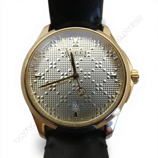 GENT'S GUCCI WATCH w CASE, running