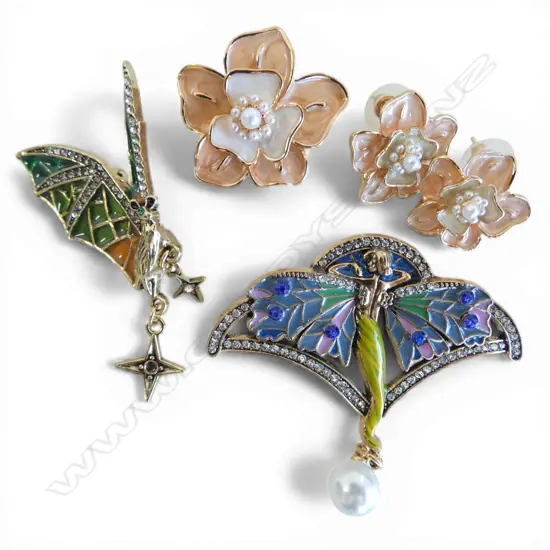 TWO ART NOUVEAU STYLE COSTUME BROOCHES, FLOWER BROOCH & EARRING SET, NEW