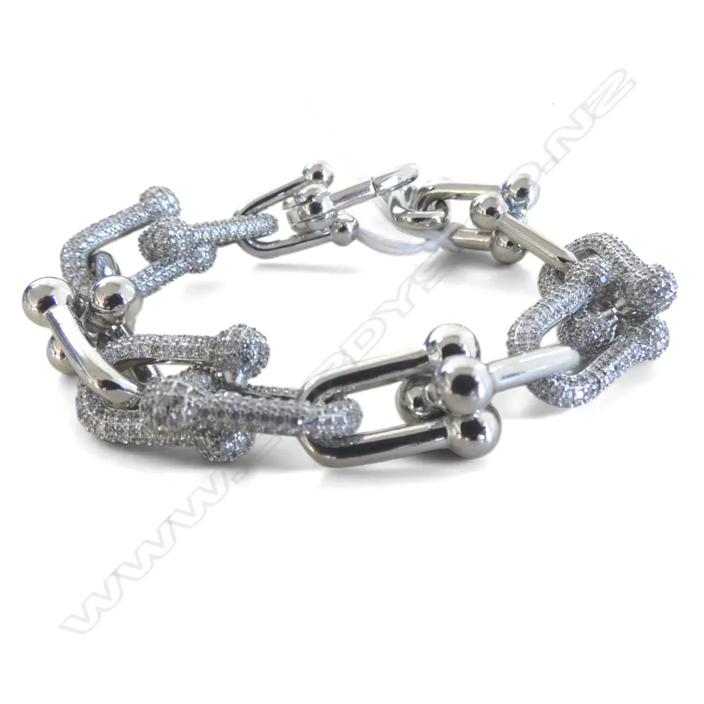 DESIGNER WHITE METAL BRACELET STAMPED 'TIFFANY & CO' (NOT TRUE TO LABEL) L.195mm Image 1++