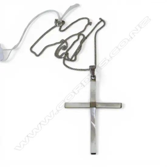 S/SILVER & MOTHER OF PEARL CROSS ON S.SILVER CHAIN TOTAL WEIGHT 13 GMS