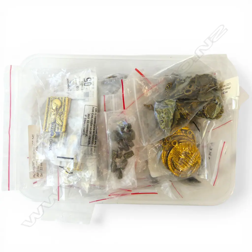 LRG QTY METAL PENDANTS, CHARMS & BEADS Image 1++