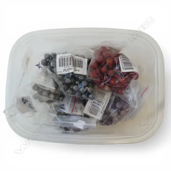 QTY SML QUARTZ, OBSIDION & HOWLITE SPHERES