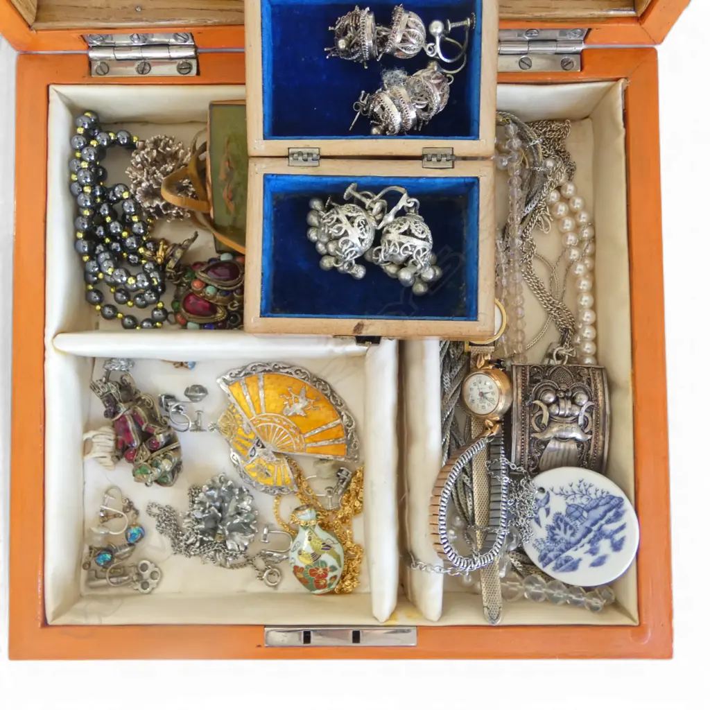 JEWELLERY BOX & CONTENTS W.225mm Image 1++