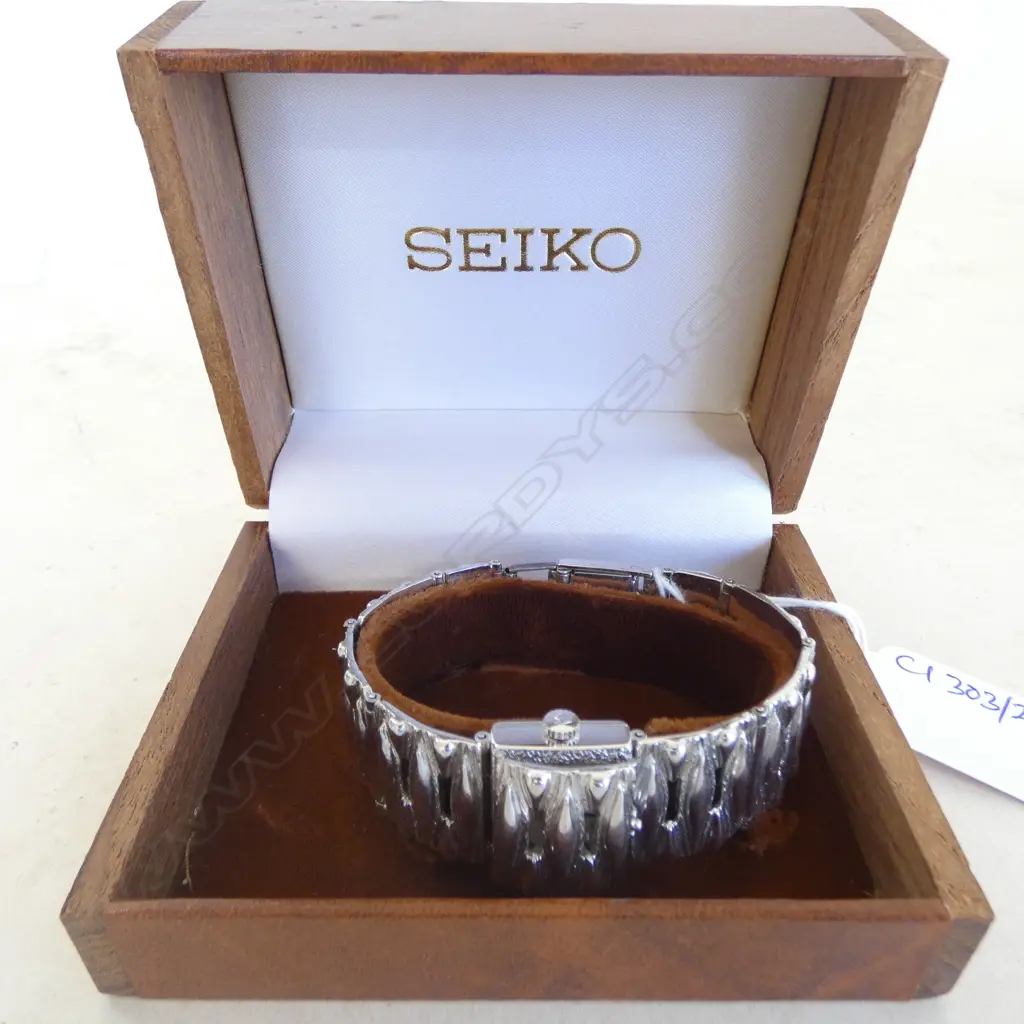 TUGARIS SILVER TONE WRIST WATCH IN SEIKO BOX Image 1++