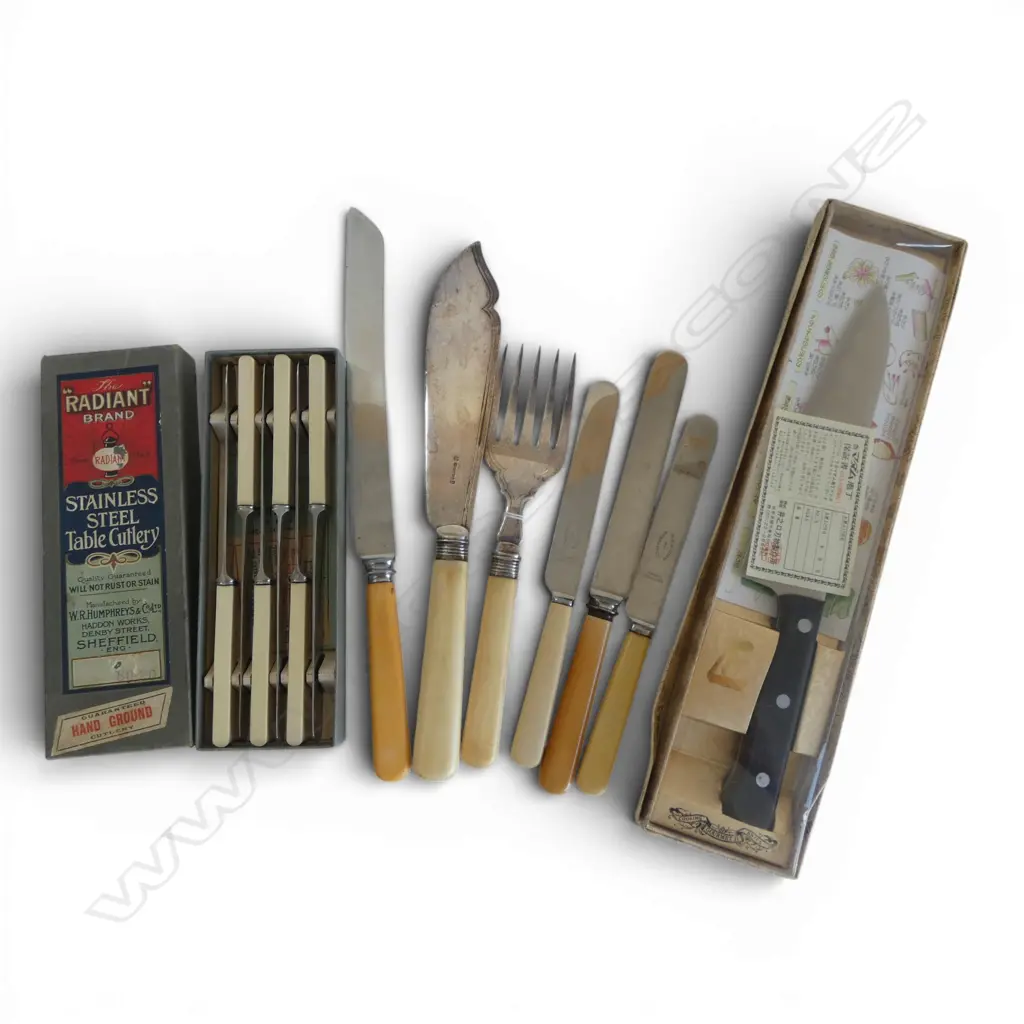 8 PCES CUTLERY; 6 ASST, 6 BOXED IVORINE 'BONE' HANDLED KNIVES, JAPANESE CHEFS KNIFE L.300mm boxed Image 1++