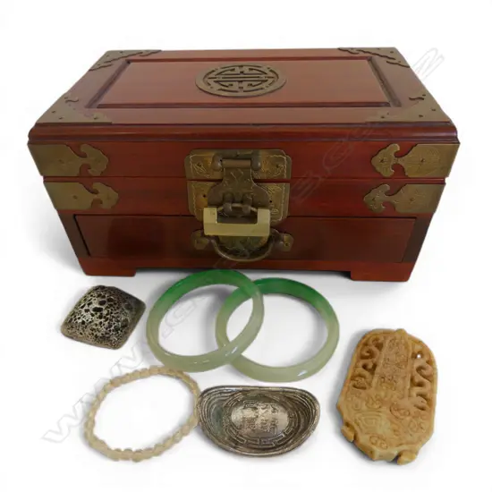 ORIENTAL JEWELLERY BOX W.255mm, 2 JADE? BANGLES 70mm int. dia., 2 WEIGHTS, JADE PIECE 
