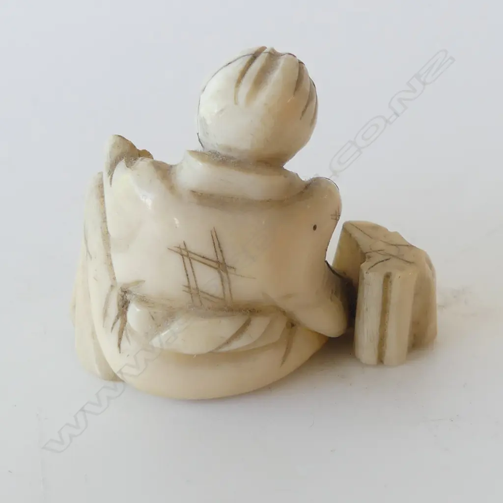 JAPANESE CARVED IVORY NETSUKE poet SIGNED W.360mm Image 1++