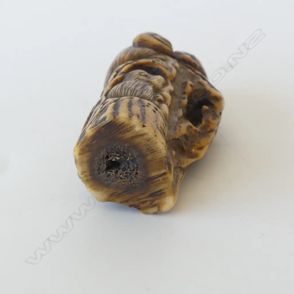 JAPANESE CARVED STAINED HORN? NETSUKE/OKIMONO group of three monkeys UNSIGNED H.65mm Image 1++