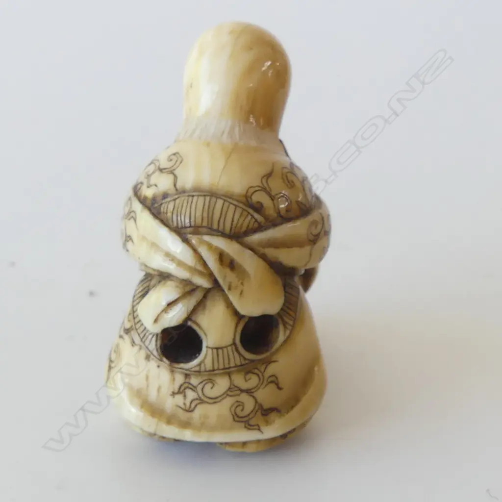 JAPANESE CARVED IVORY NETSUKE the god of longevity Fukurokuju, SIGNED  H.35mm Image 1++