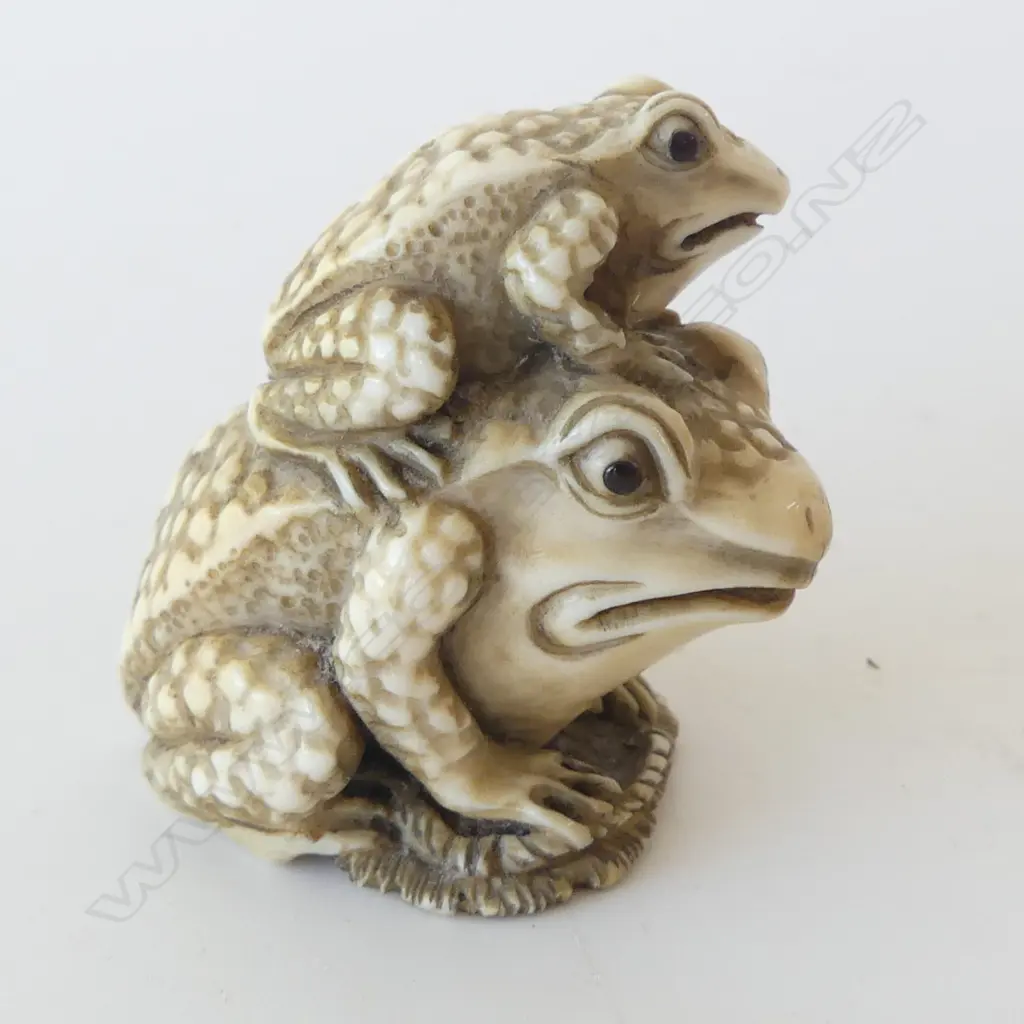 JAPANESE CARVED IVORY NETSUKE frog perched on frog, SIGNED H.140mm Image 1++