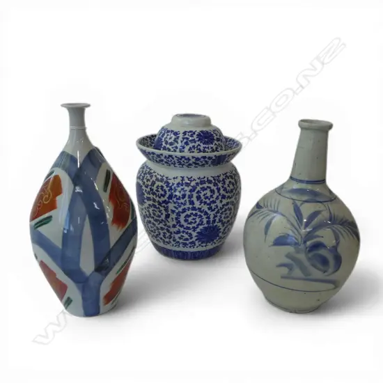 3 ORIENTAL B/W VASES, 1 LIDDED H.290mm