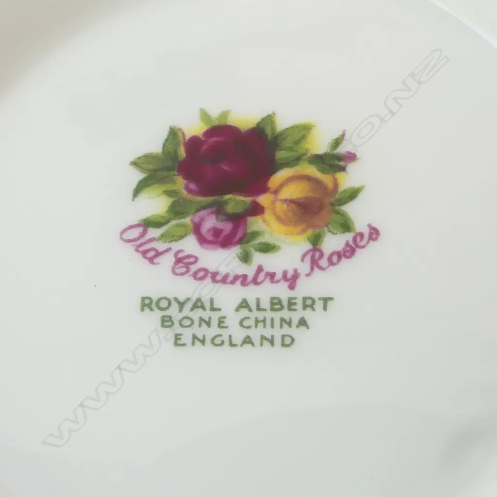 ROYAL ALBERT OLD COUNTRY ROSES PART TEA SERVICE + 2 TIER CAKE STAND Image 1++