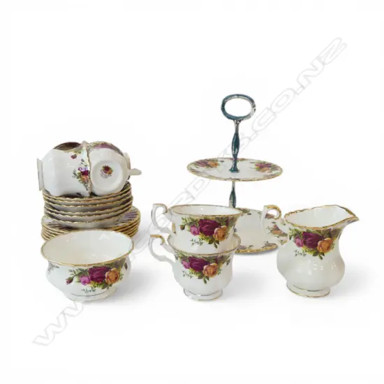 ROYAL ALBERT OLD COUNTRY ROSES PART TEA SERVICE + 2 TIER CAKE STAND