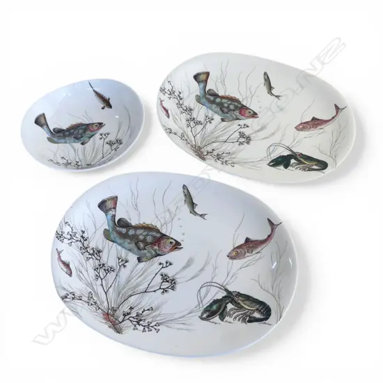 PAIR LARGE JOHNSON BROTHERS FISH DECORATED ASHETTES + BOWL