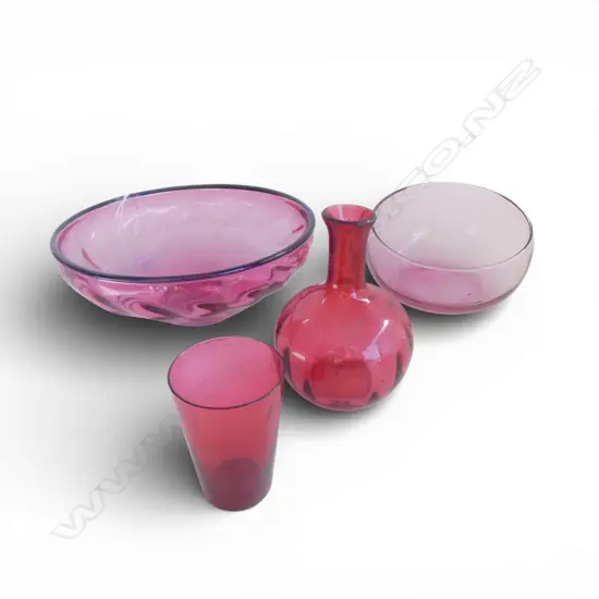 2 CRANBERRY GLASS BOWLS DIA 230MM LARGEST & CARAFE WITH GLASS H170MM