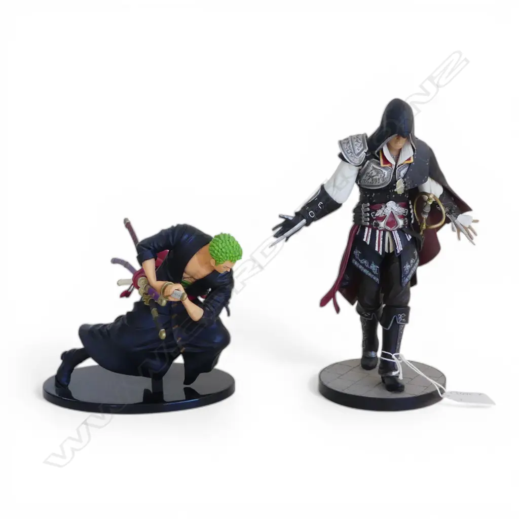 2 ACTION FIGURES; ASSASSINS CREED II + OTHER  Image 1++