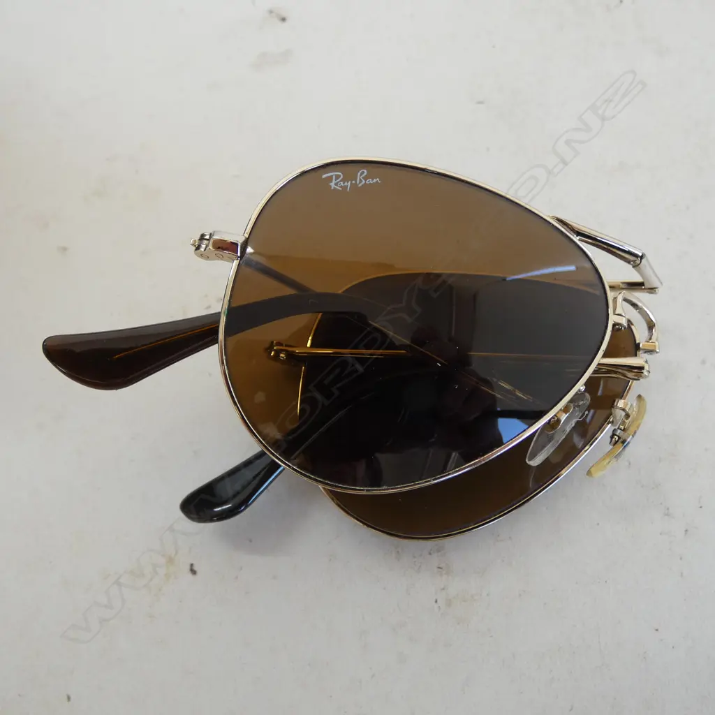 PR FOLDING RAY-BAN SUNGLASSES, CASED Image 1++