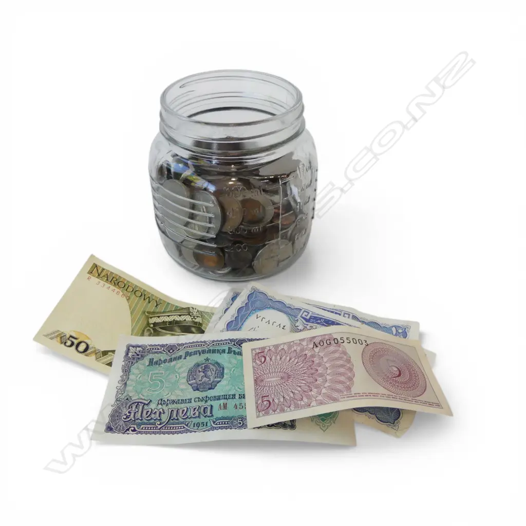 JAR OF WORLD COINS & BANK NOTES Image 1++