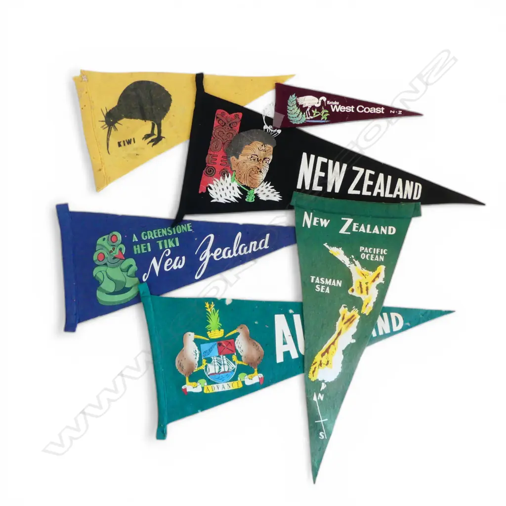 6 VINTAGE PENNANT FLAGS, INSECT DAMAGE L.235-470mm Image 1++