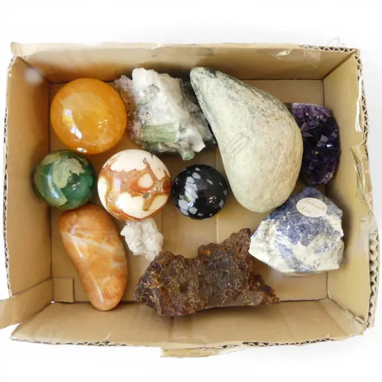 COLLECTION OF 11 CRYSTALS QUARTZ JADE & POLISHED STONE BALLS
