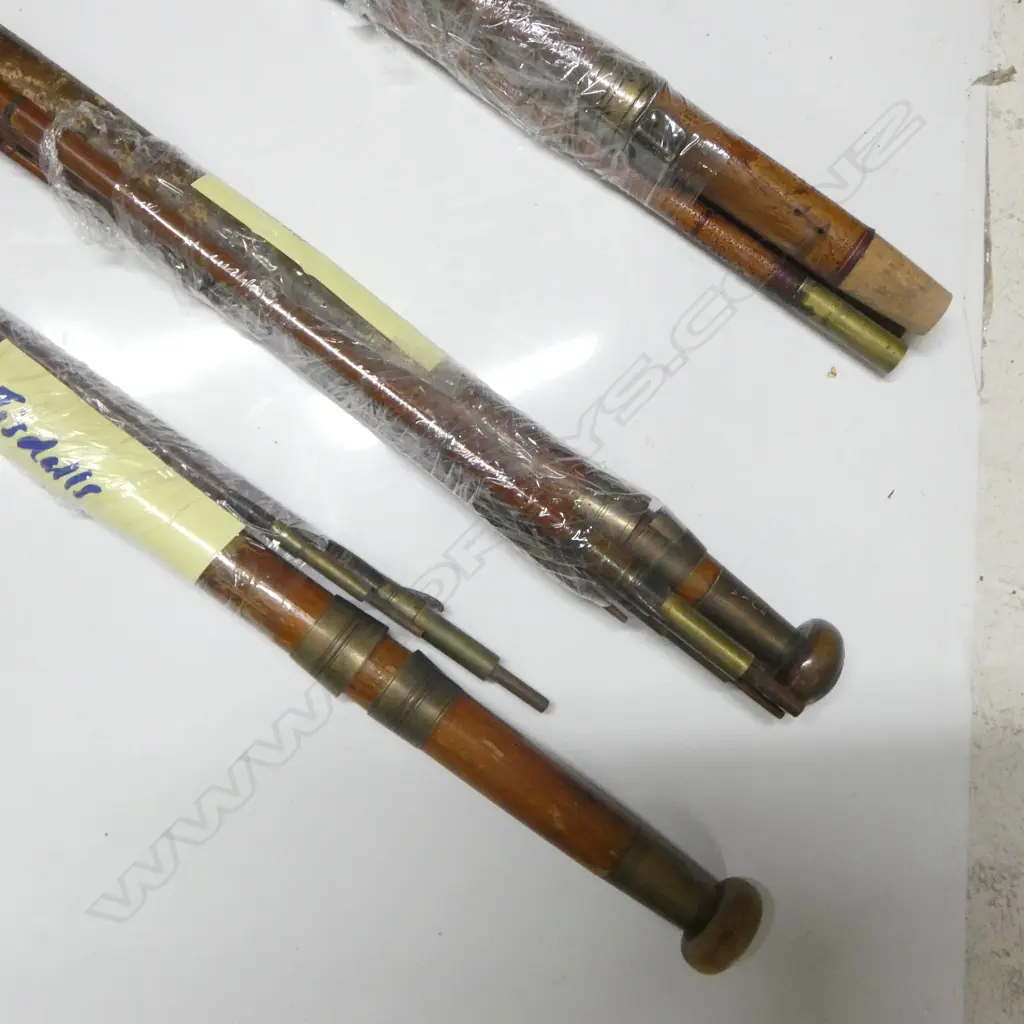 3 VINTAGE SPLIT CANE FISHING RODDS Image 1++