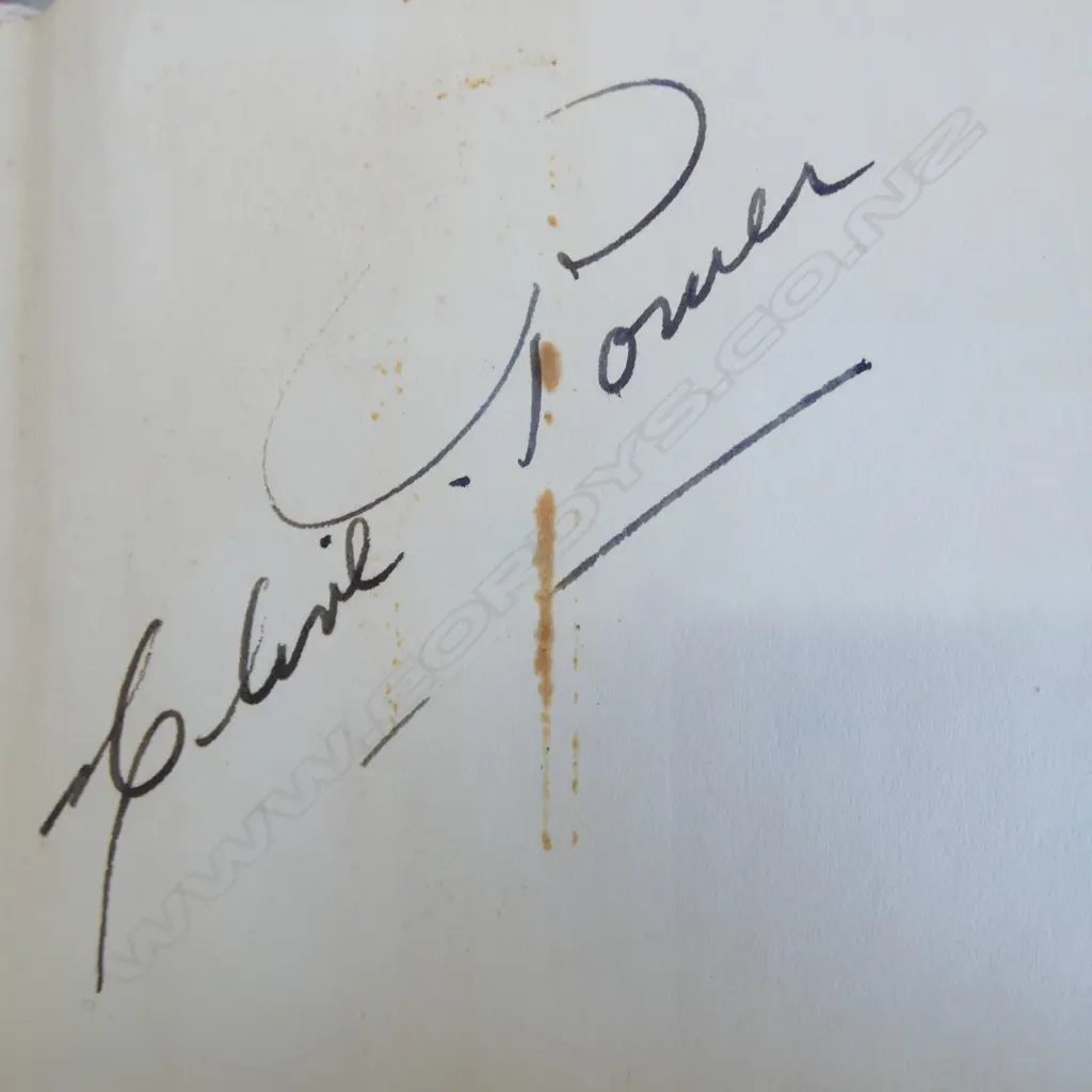 THE OFFICIAL HISTORY OF N.Z. IN THE SECOND WORLD WAR; 2nd DIVISIONAL ARTILLERY signed to Sgt Clive Power Image 1++