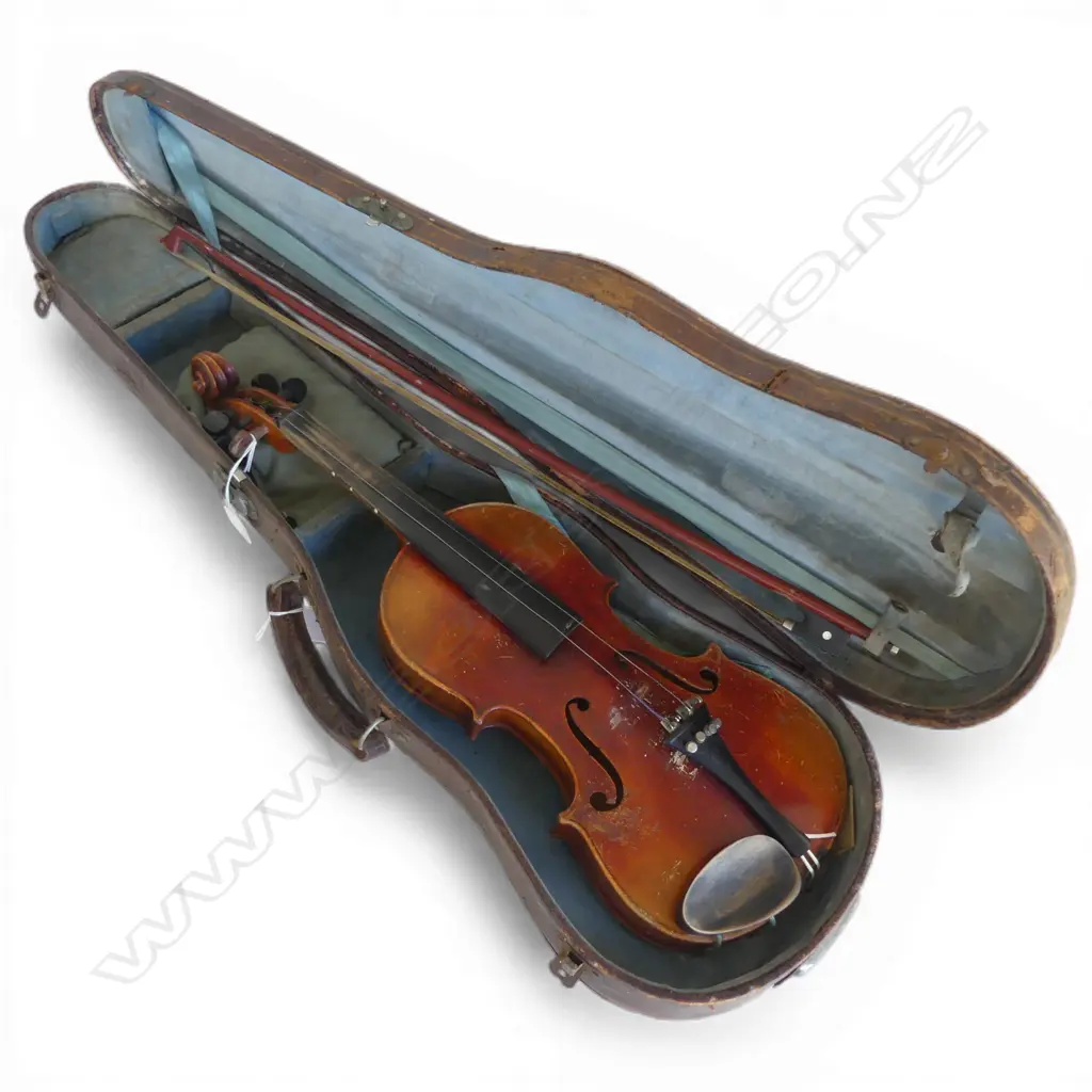 VINTAGE CASED VIOLIN & BOW L800MM Image 1++