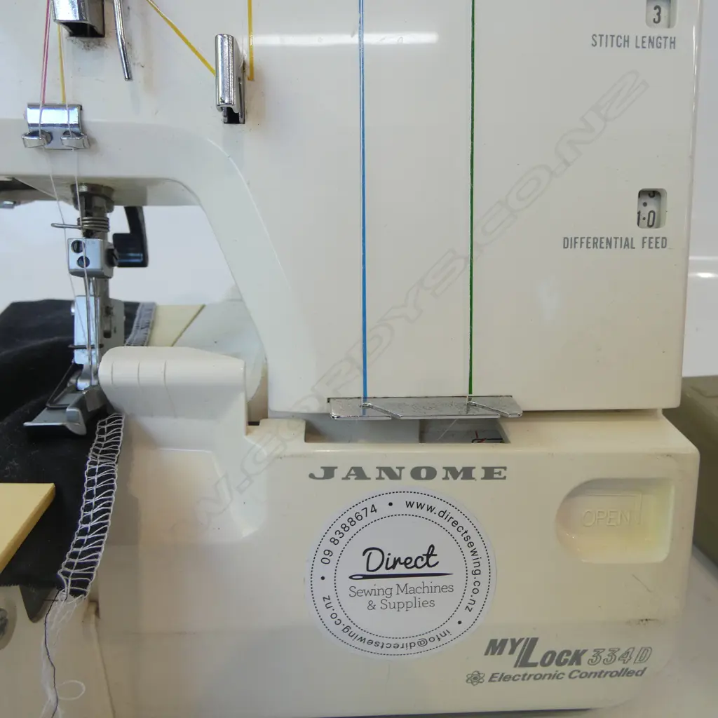JANOME OVERLOCKER Image 1++