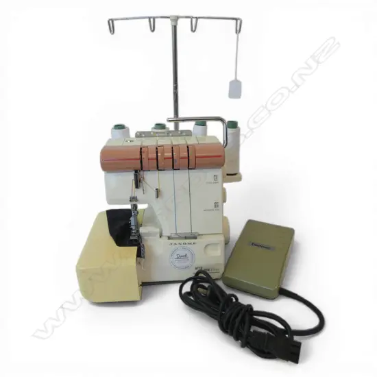 JANOME OVERLOCKER